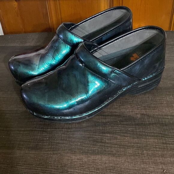 Dansko iridescent blue green clog shoes 39 - Picture 1 of 10